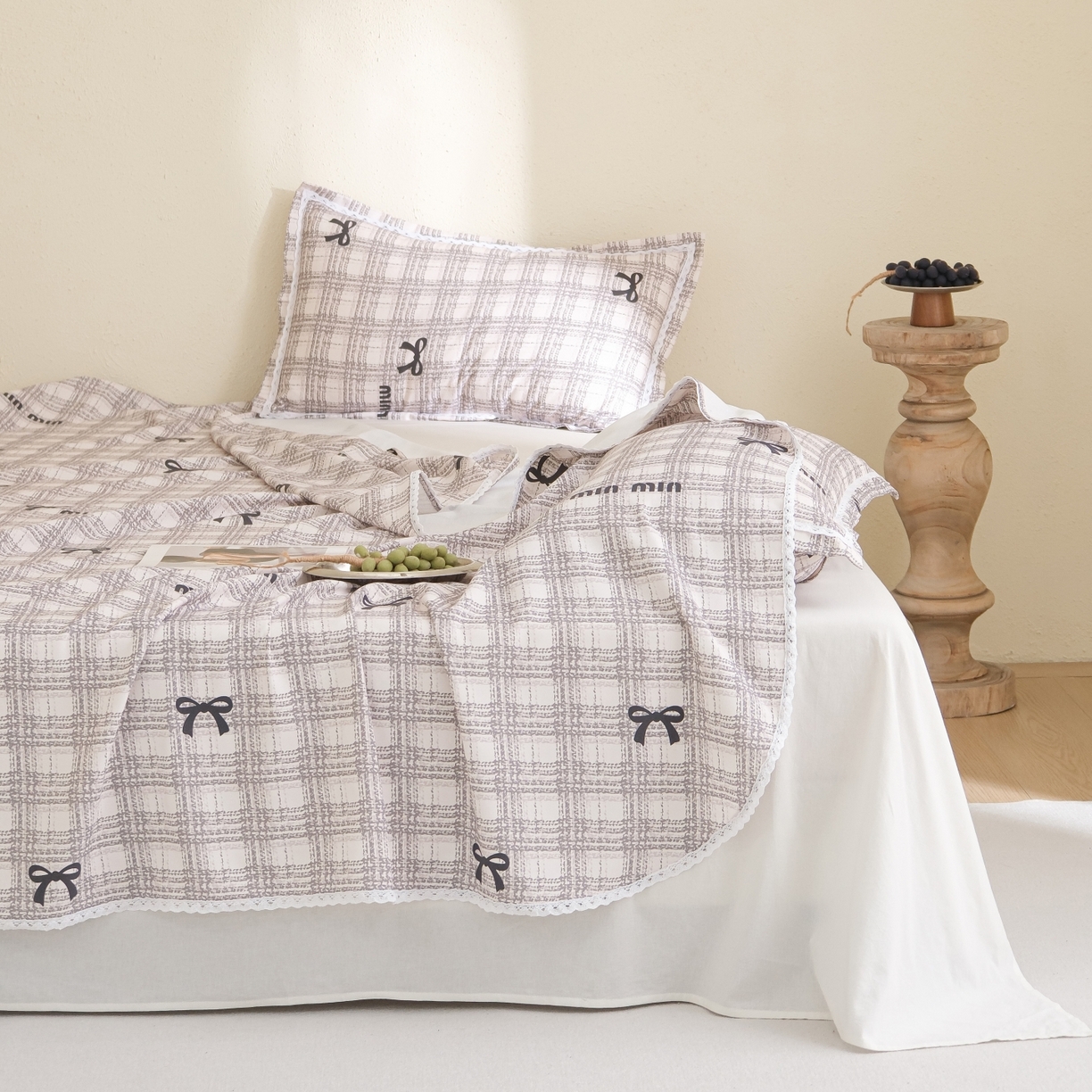 91家纺网 家纺一手货源 找家纺 慕绸家纺（原萌宝老粗布厂家） 2026新款原棉细纱工艺款亲肤柔软老粗布床单凉席席子春夏热门款-直播热卖圆角花边款 香可儿