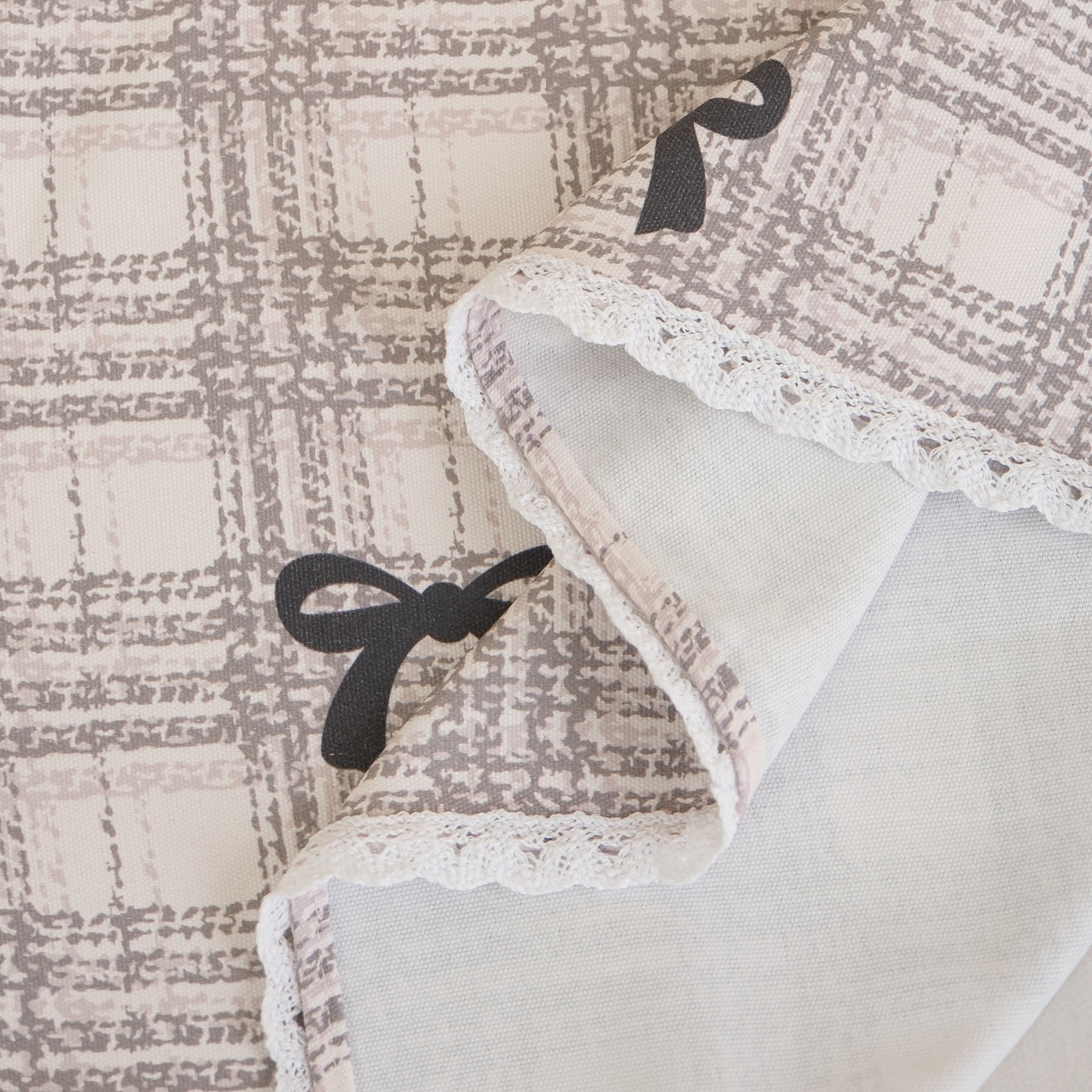 91家纺网 家纺一手货源 找家纺 慕绸家纺（原萌宝老粗布厂家） 2026新款原棉细纱工艺款亲肤柔软老粗布床单凉席席子春夏热门款-直播热卖圆角花边款 香可儿