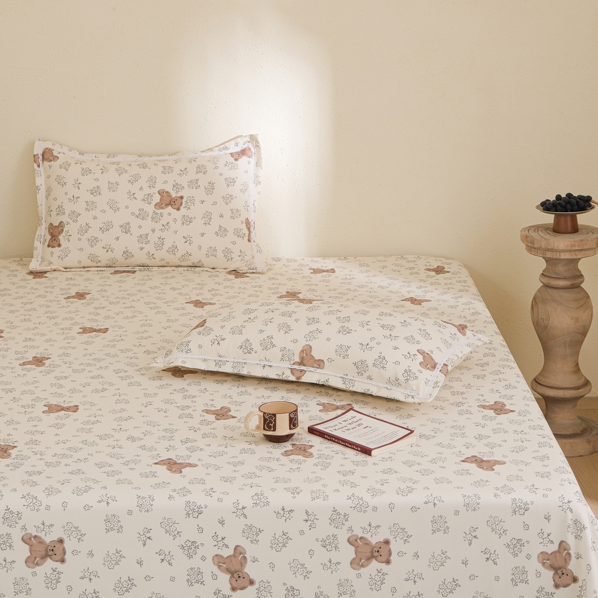 91家纺网 家纺一手货源 找家纺 慕绸家纺（原萌宝老粗布厂家） 2026新款原棉细纱工艺款亲肤柔软老粗布床单凉席席子春夏热门款-直播热卖圆角花边款 小花熊