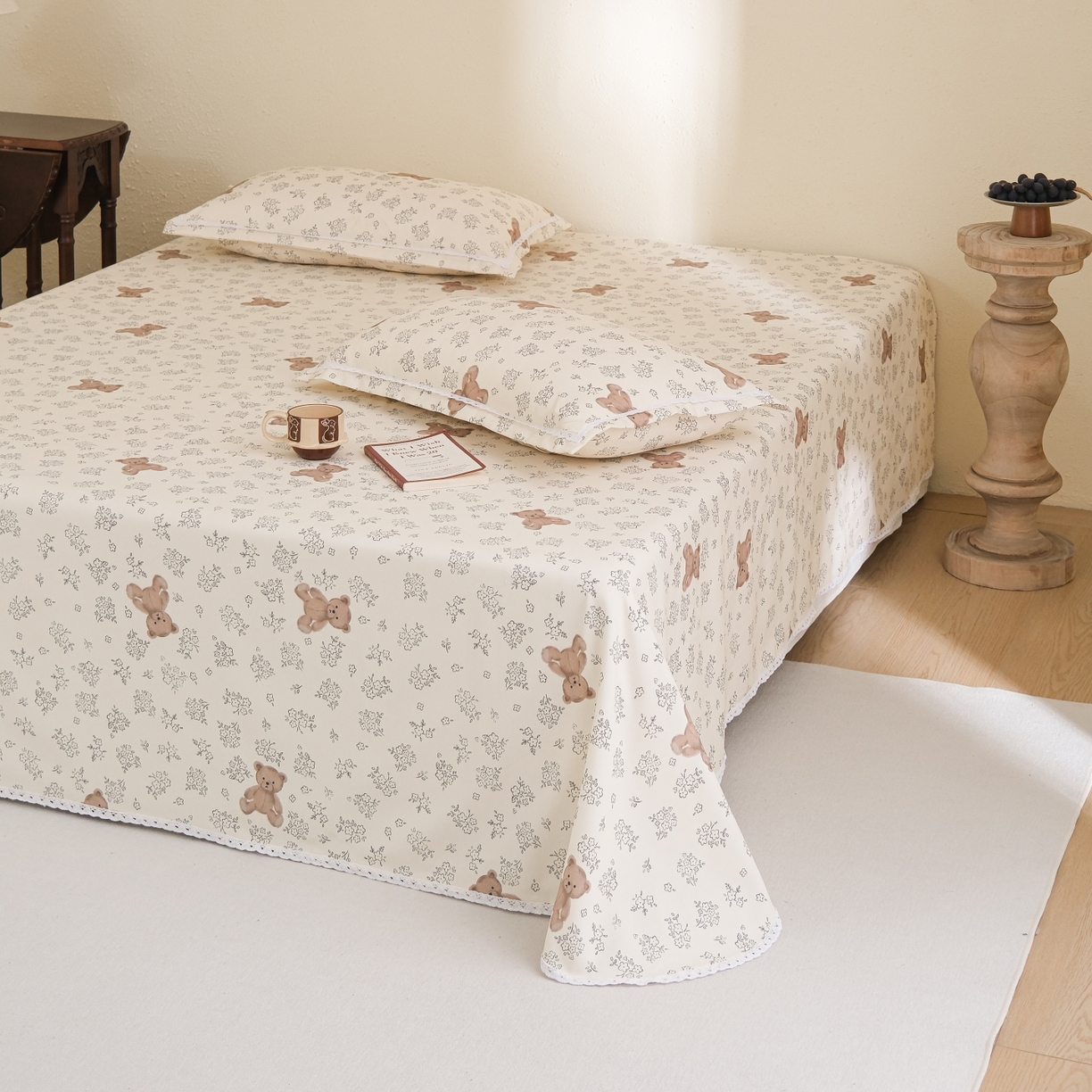 91家纺网 家纺一手货源 找家纺 慕绸家纺（原萌宝老粗布厂家） 2026新款原棉细纱工艺款亲肤柔软老粗布床单凉席席子春夏热门款-直播热卖圆角花边款 小花熊