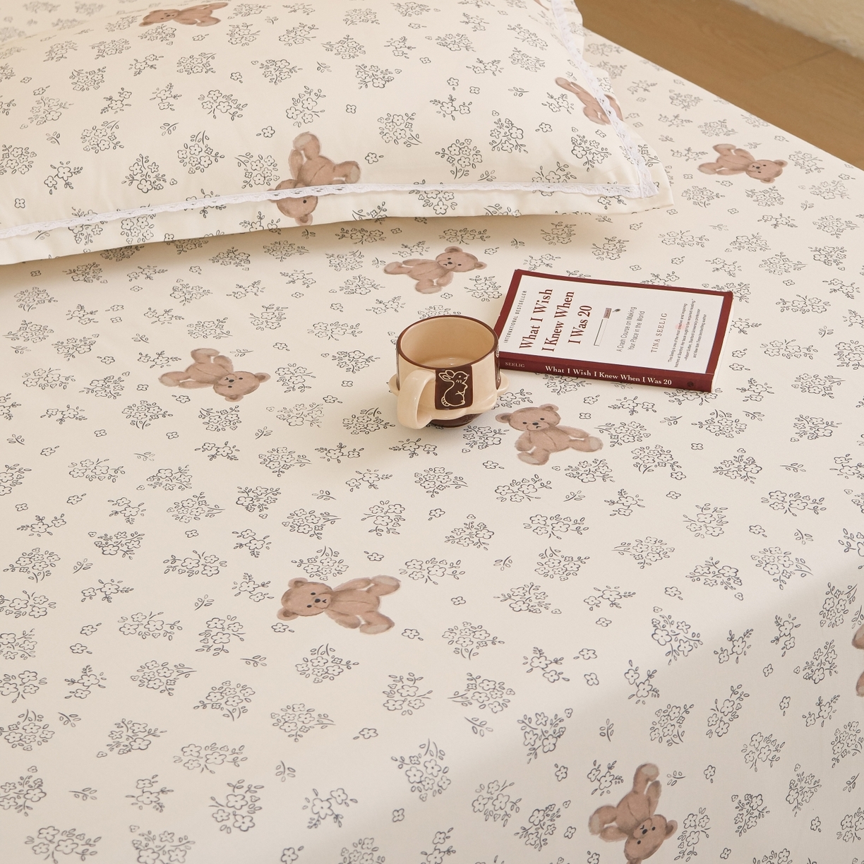 91家纺网 家纺一手货源 找家纺 慕绸家纺（原萌宝老粗布厂家） 2026新款原棉细纱工艺款亲肤柔软老粗布床单凉席席子春夏热门款-直播热卖圆角花边款 小花熊