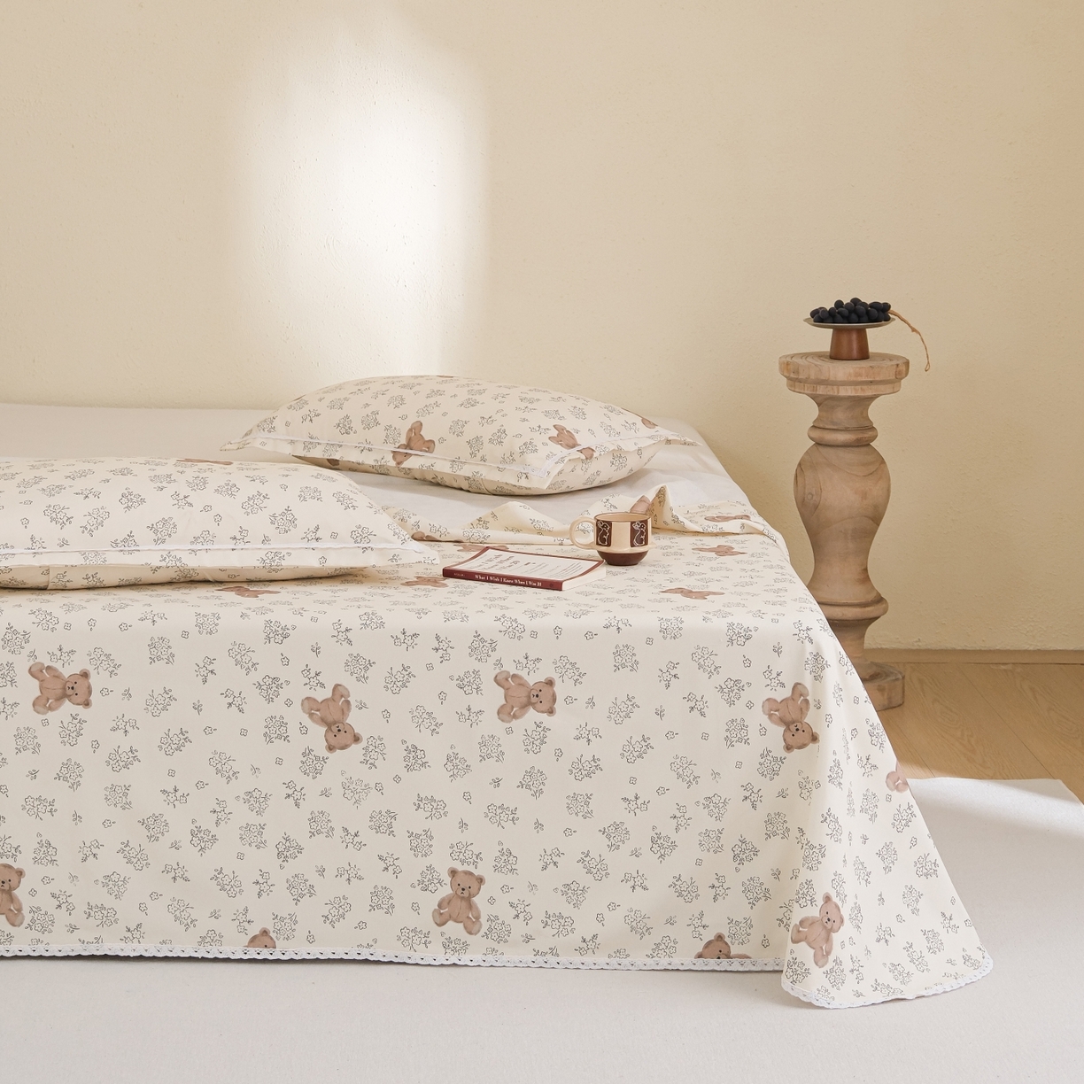 91家纺网 家纺一手货源 找家纺 慕绸家纺（原萌宝老粗布厂家） 2026新款原棉细纱工艺款亲肤柔软老粗布床单凉席席子春夏热门款-直播热卖圆角花边款 小花熊