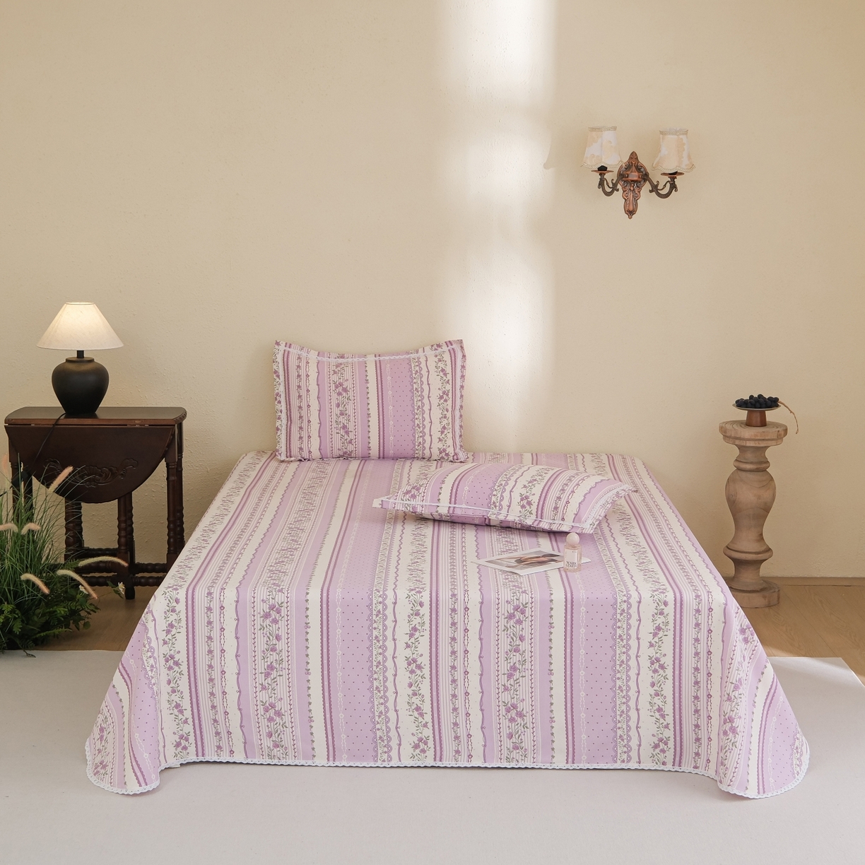 91家纺网 家纺一手货源 找家纺 慕绸家纺（原萌宝老粗布厂家） 2026新款原棉细纱工艺款亲肤柔软老粗布床单凉席席子春夏热门款-直播热卖圆角花边款 紫鸢