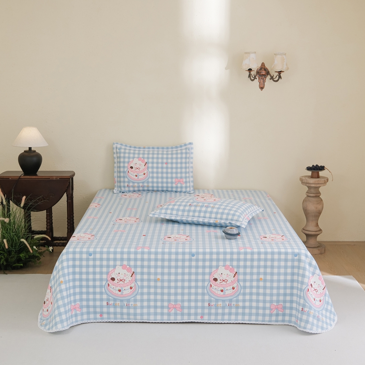 91家纺网 家纺一手货源 找家纺 慕绸家纺（原萌宝老粗布厂家） 2026新款原棉细纱工艺款亲肤柔软老粗布床单凉席席子春夏热门款-直播热卖圆角花边款 KT蛋糕