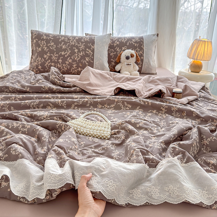 91家纺网 家纺一手货源 找家纺 竹合家纺 2026春夏新款古法水洗仿棉云感棉夏被四件套全棉花边印花夏凉被空调被 安之若素