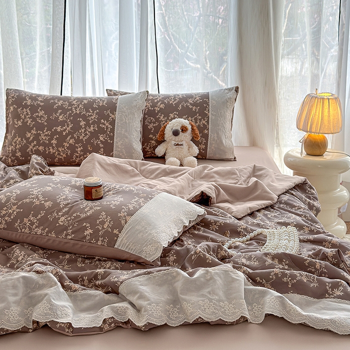 91家纺网 家纺一手货源 找家纺 竹合家纺 2026春夏新款古法水洗仿棉云感棉夏被四件套全棉花边印花夏凉被空调被 安之若素