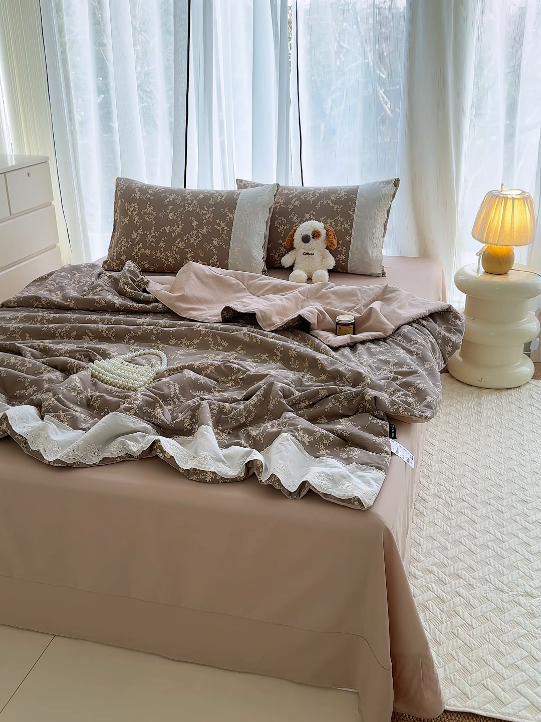 91家纺网 家纺一手货源 找家纺 竹合家纺 2026春夏新款古法水洗仿棉云感棉夏被四件套全棉花边印花夏凉被空调被 安之若素