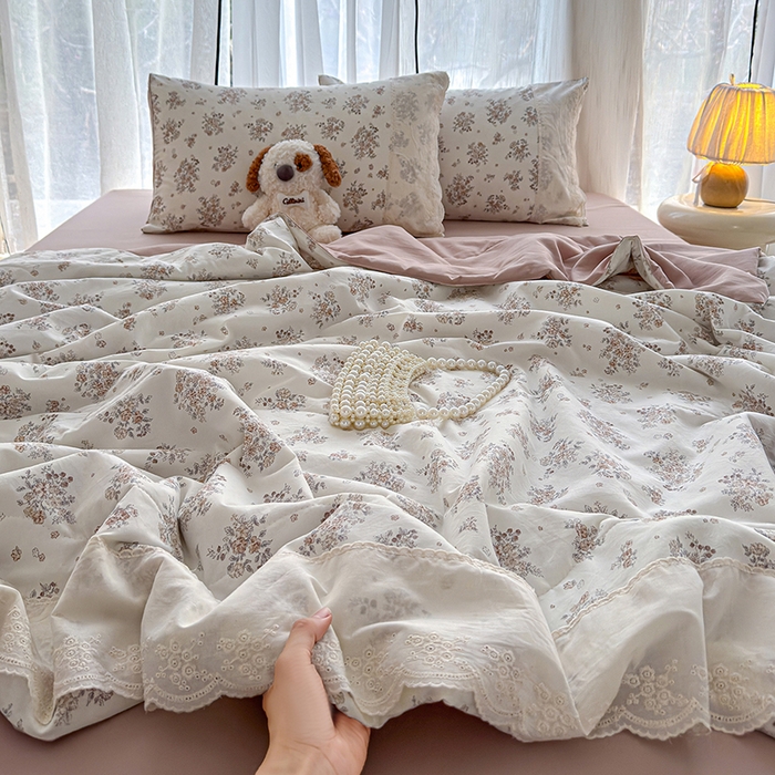 91家纺网 家纺一手货源 找家纺 竹合家纺 2026春夏新款古法水洗仿棉云感棉夏被四件套全棉花边印花夏凉被空调被 瑾夏