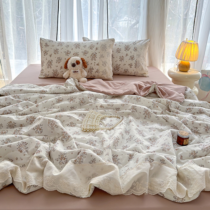 91家纺网 家纺一手货源 找家纺 竹合家纺 2026春夏新款古法水洗仿棉云感棉夏被四件套全棉花边印花夏凉被空调被 瑾夏