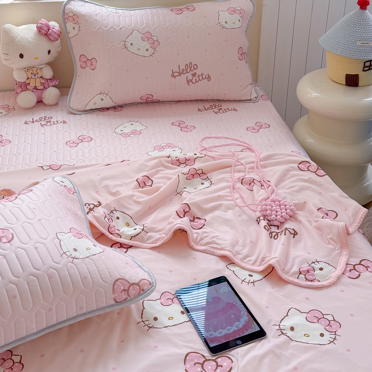 91家纺网 家纺一手货源 找家纺 （总）桃子家居 2026新款A类三丽鸥高品质可组合凉感丝乳胶席牛奶丝针织棉软糯夏被四件套