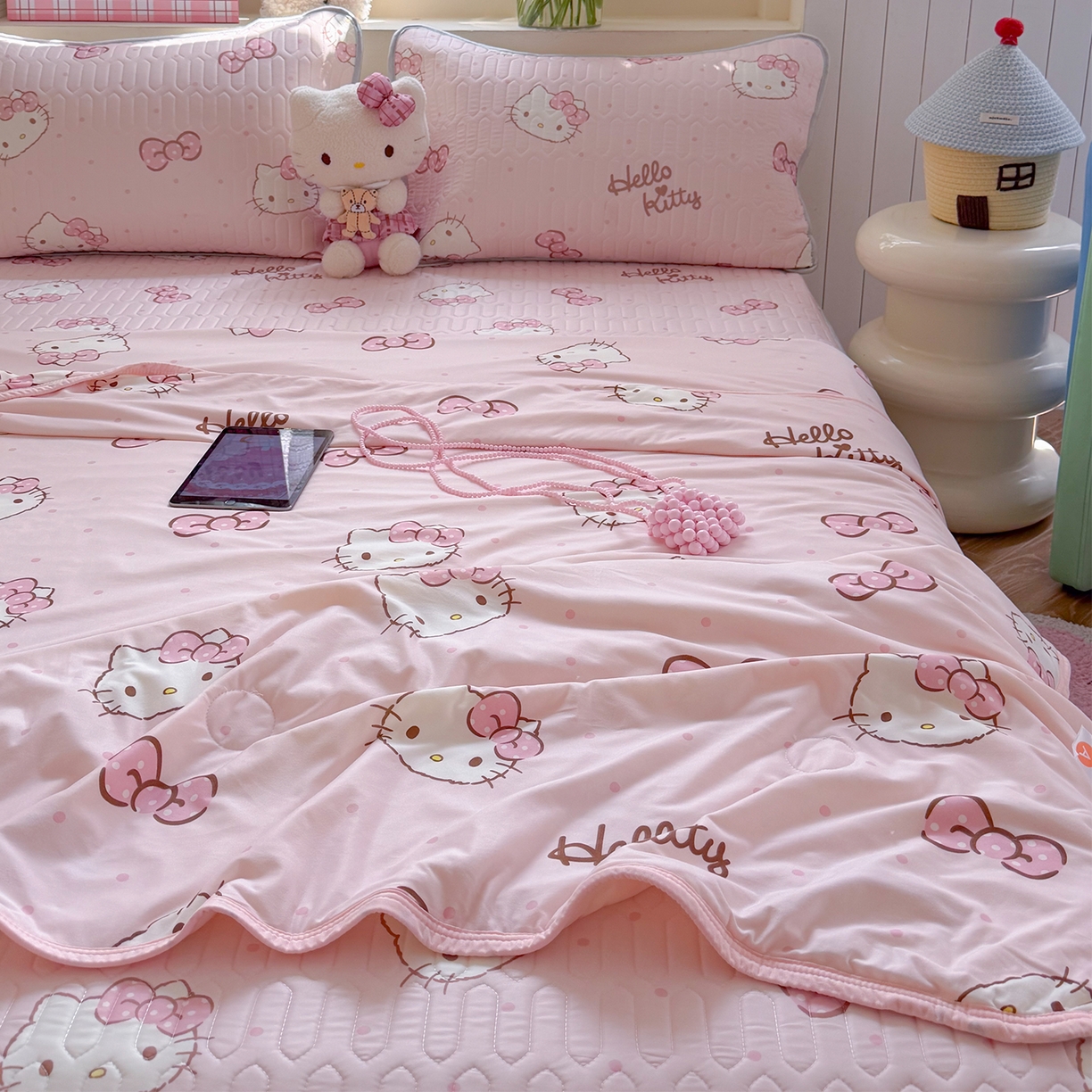 91家纺网 家纺一手货源 找家纺 （总）桃子家居 2026新款A类三丽鸥高品质可组合凉感丝乳胶席牛奶丝针织棉软糯夏被四件套