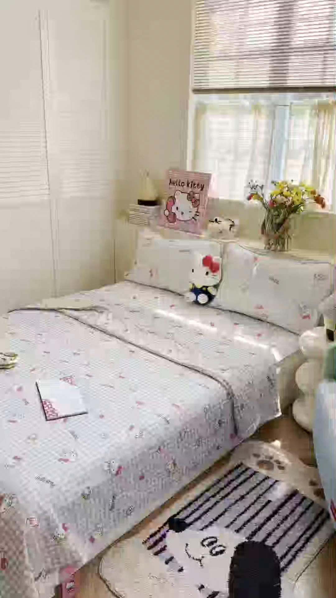 91家纺网 家纺一手货源 找家纺 桃子家居 2026新款A类三丽鸥高品质可组合凉感丝乳胶席牛奶丝针织棉软糯夏被四件套 三丽鸥夏凉-蓝格甜品KT