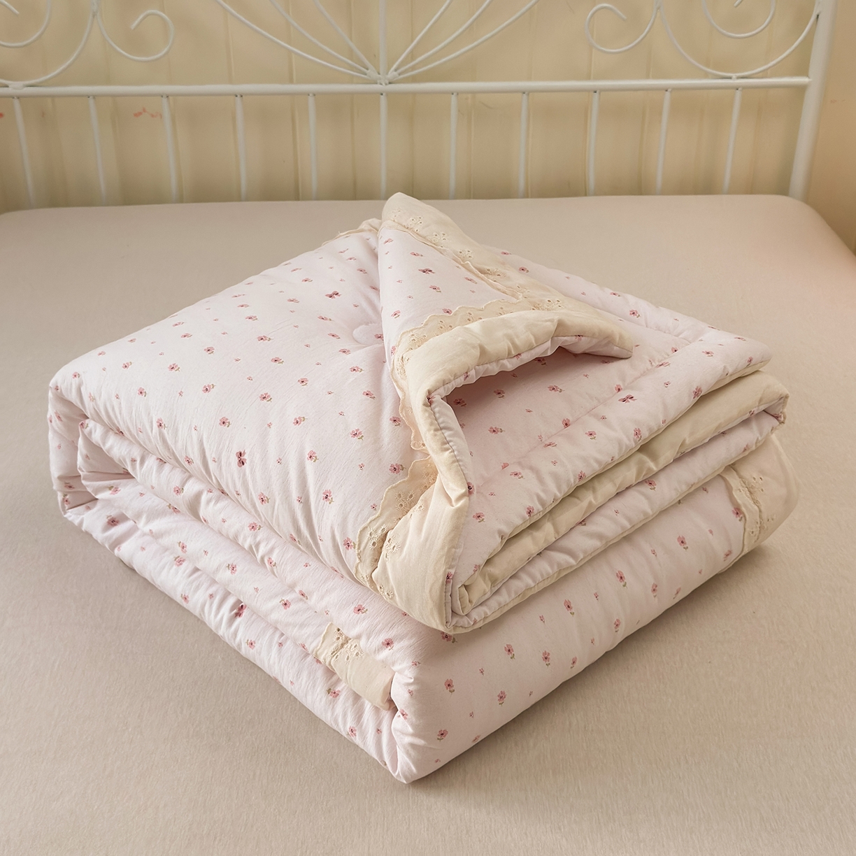 91家纺网 家纺一手货源 找家纺 景眠 2026春夏新款花边款大豆夏被夏凉被空调被 小小花园