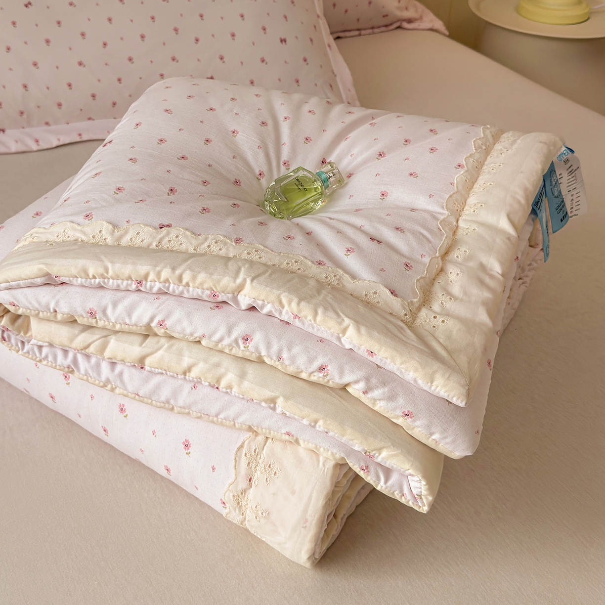 91家纺网 家纺一手货源 找家纺 景眠 2026春夏新款花边款大豆夏被夏凉被空调被 小小花园