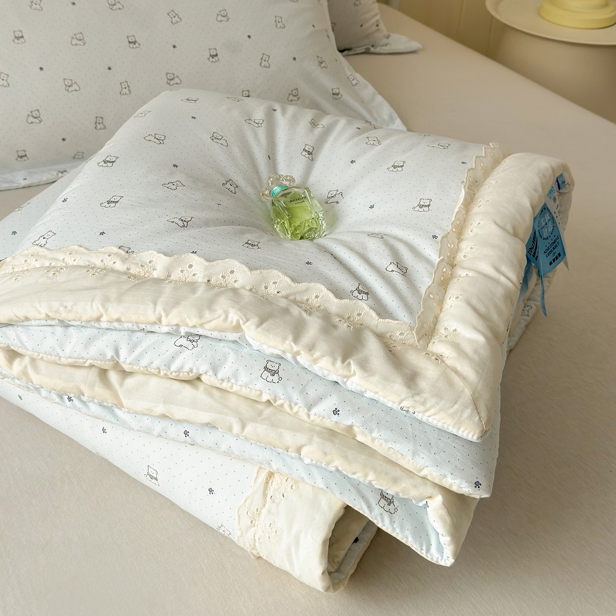 91家纺网 家纺一手货源 找家纺 景眠 2026春夏新款花边款大豆夏被夏凉被空调被 淘气小熊