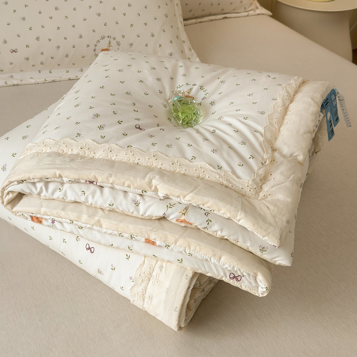 91家纺网 家纺一手货源 找家纺 景眠 2026春夏新款花边款大豆夏被夏凉被空调被 花田鸭