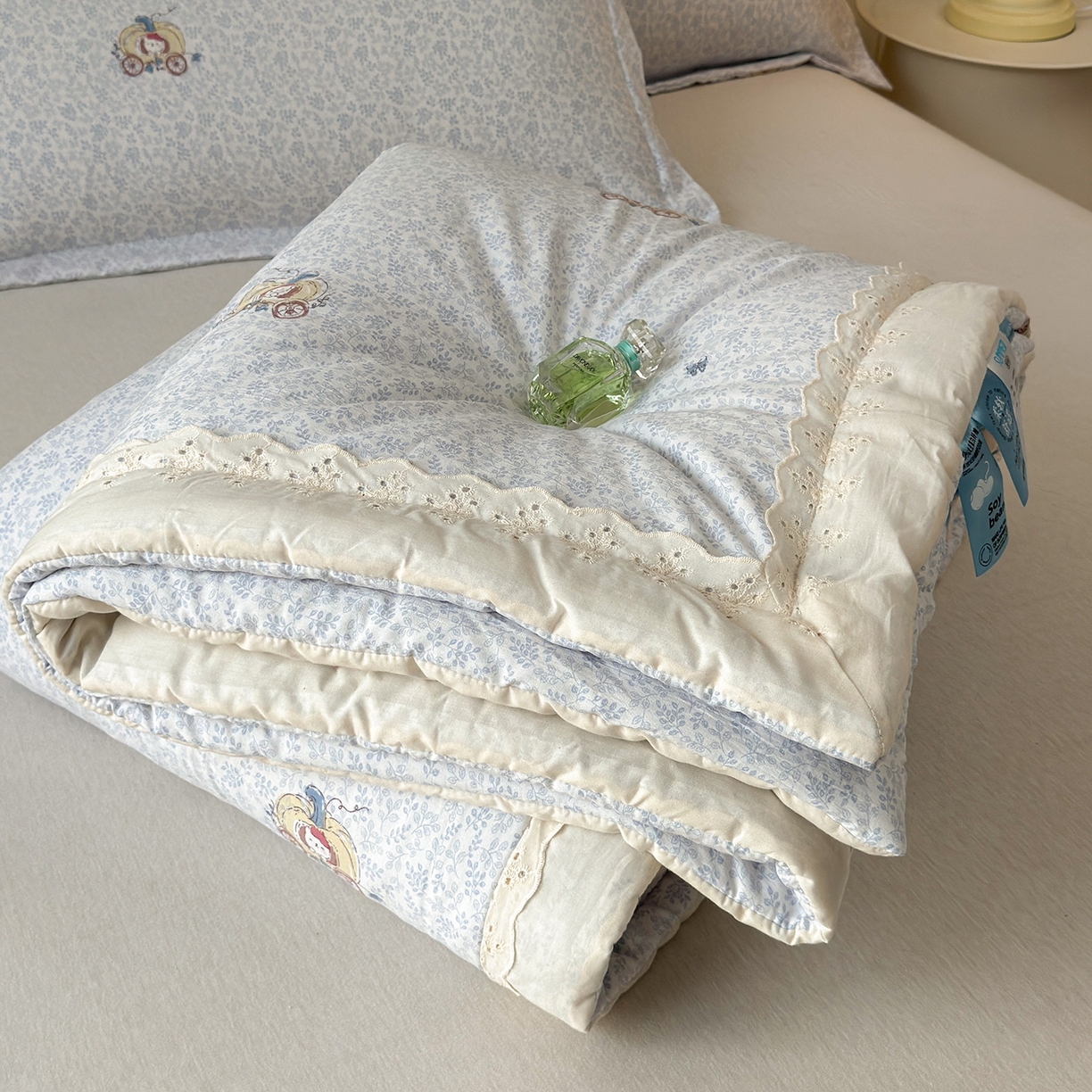 91家纺网 家纺一手货源 找家纺 景眠 2026春夏新款花边款大豆夏被夏凉被空调被 南瓜车