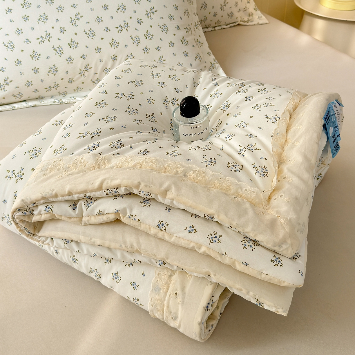 91家纺网 家纺一手货源 找家纺 景眠 2026春夏新款花边款大豆夏被夏凉被空调被 星野玫瑰