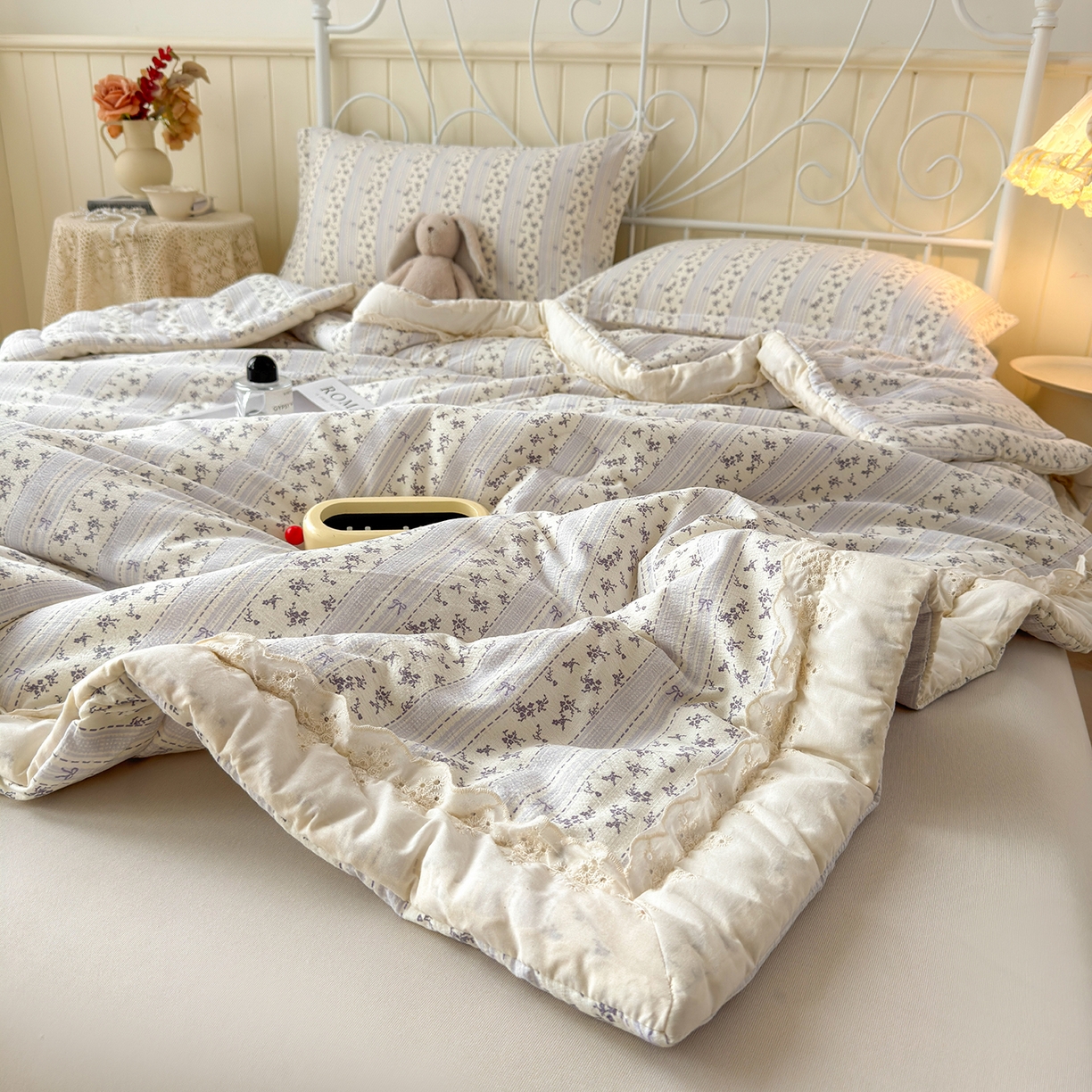 91家纺网 家纺一手货源 找家纺 景眠 2026春夏新款花边款大豆夏被夏凉被空调被 格间花絮