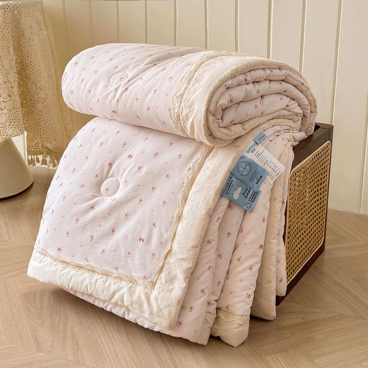 91家纺网 家纺一手货源 找家纺 景眠 2026春夏新款花边款大豆夏被夏凉被空调被 小小花园