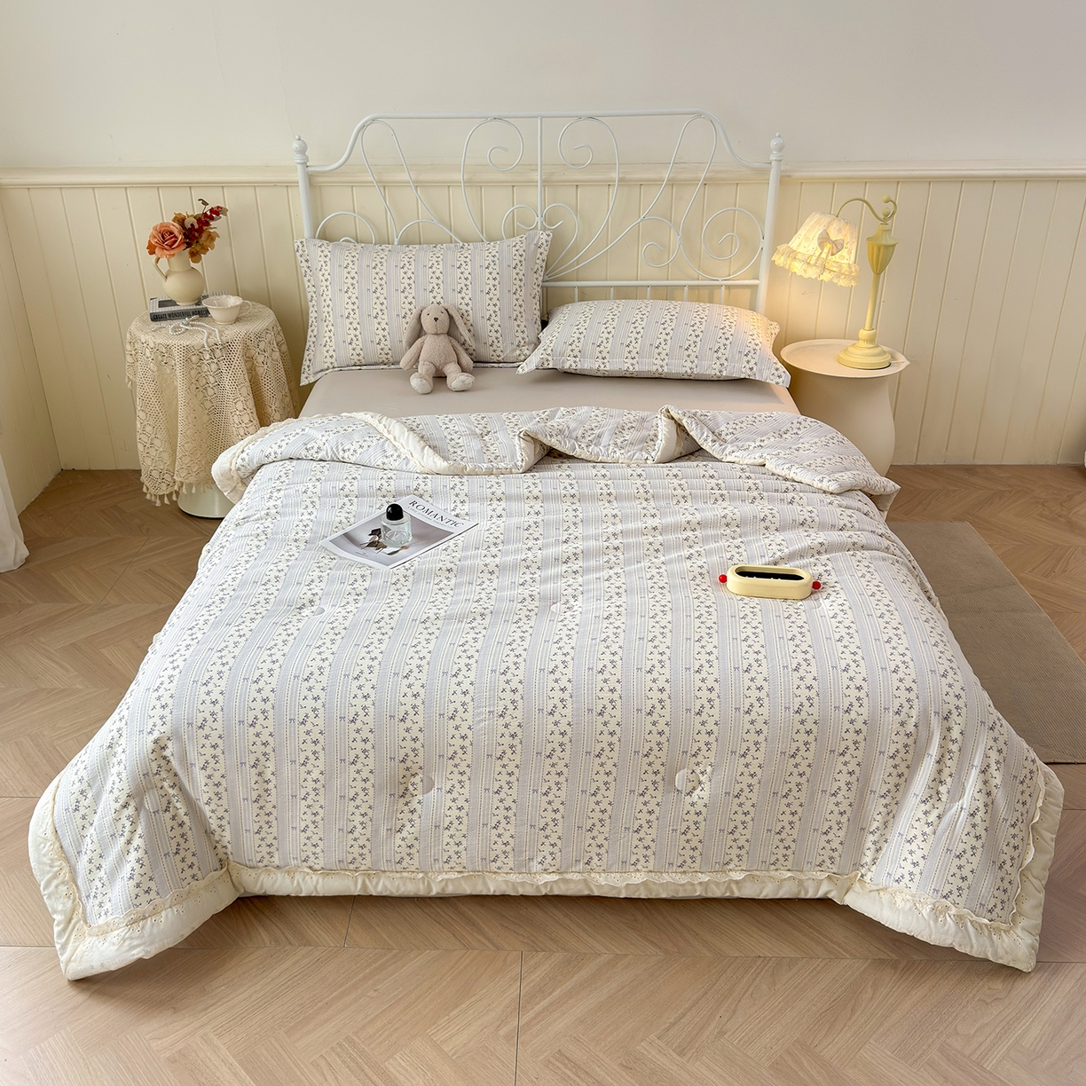 91家纺网 家纺一手货源 找家纺 景眠 2026春夏新款花边款大豆夏被夏凉被空调被 格间花絮