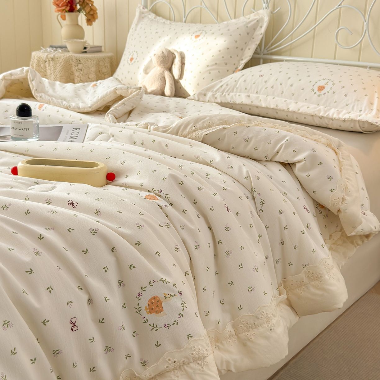 91家纺网 家纺一手货源 找家纺 景眠 2026春夏新款花边款大豆夏被夏凉被空调被 花田鸭