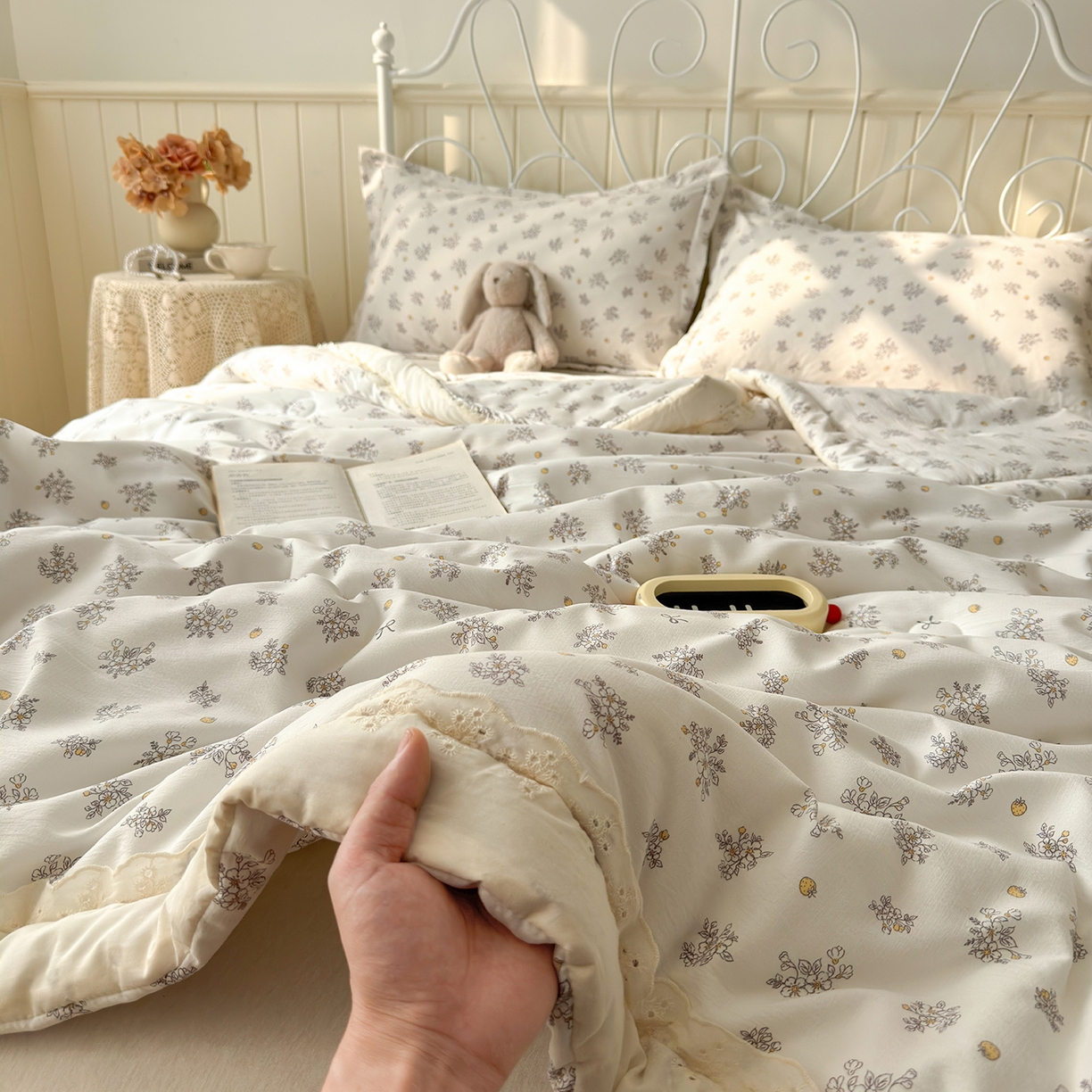 91家纺网 家纺一手货源 找家纺 景眠 2026春夏新款花边款大豆夏被夏凉被空调被 梅梅梨落