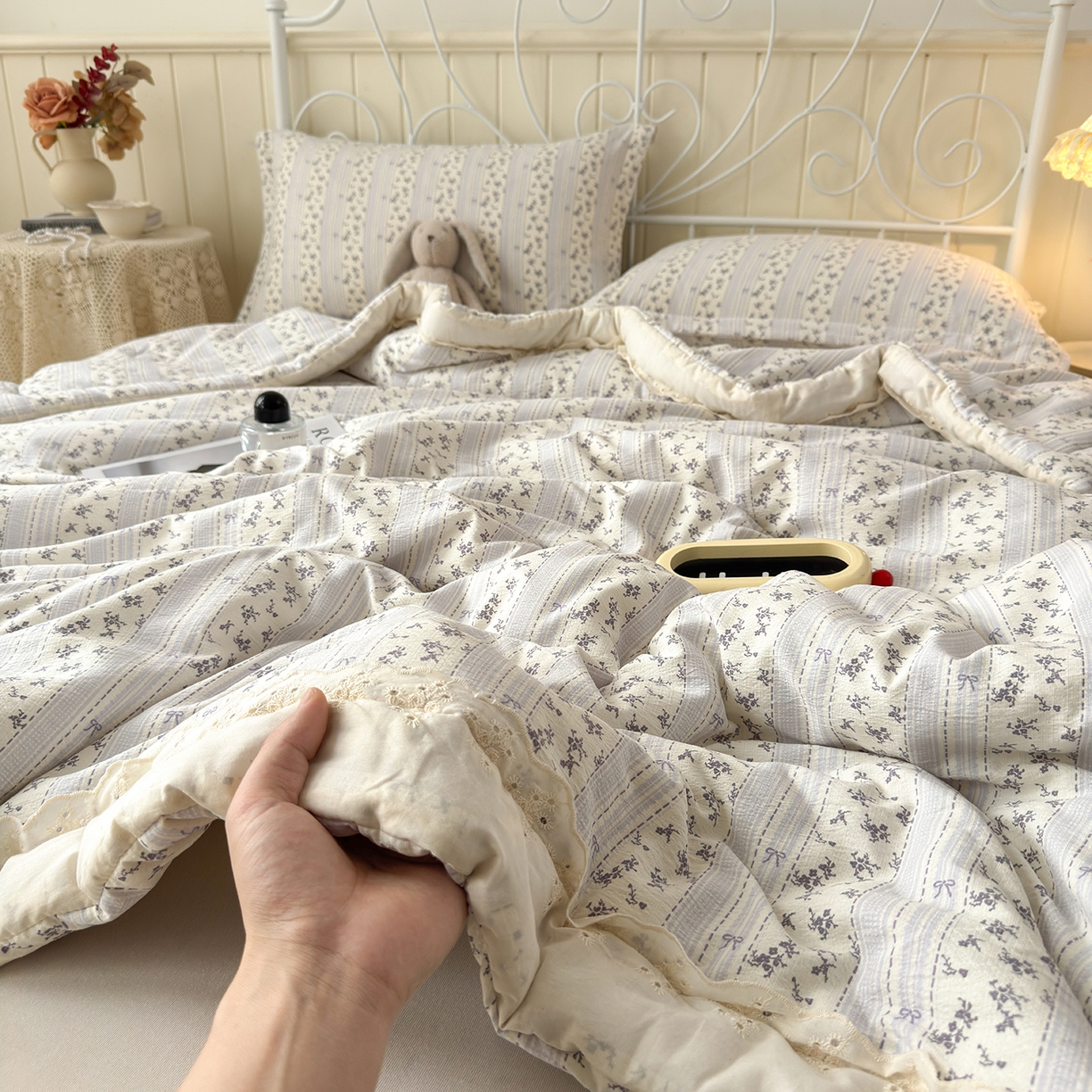 91家纺网 家纺一手货源 找家纺 景眠 2026春夏新款花边款大豆夏被夏凉被空调被 格间花絮