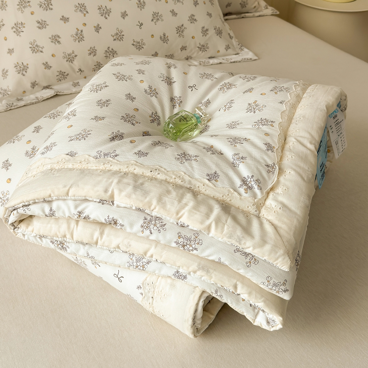 91家纺网 家纺一手货源 找家纺 景眠 2026春夏新款花边款大豆夏被夏凉被空调被 梅梅梨落