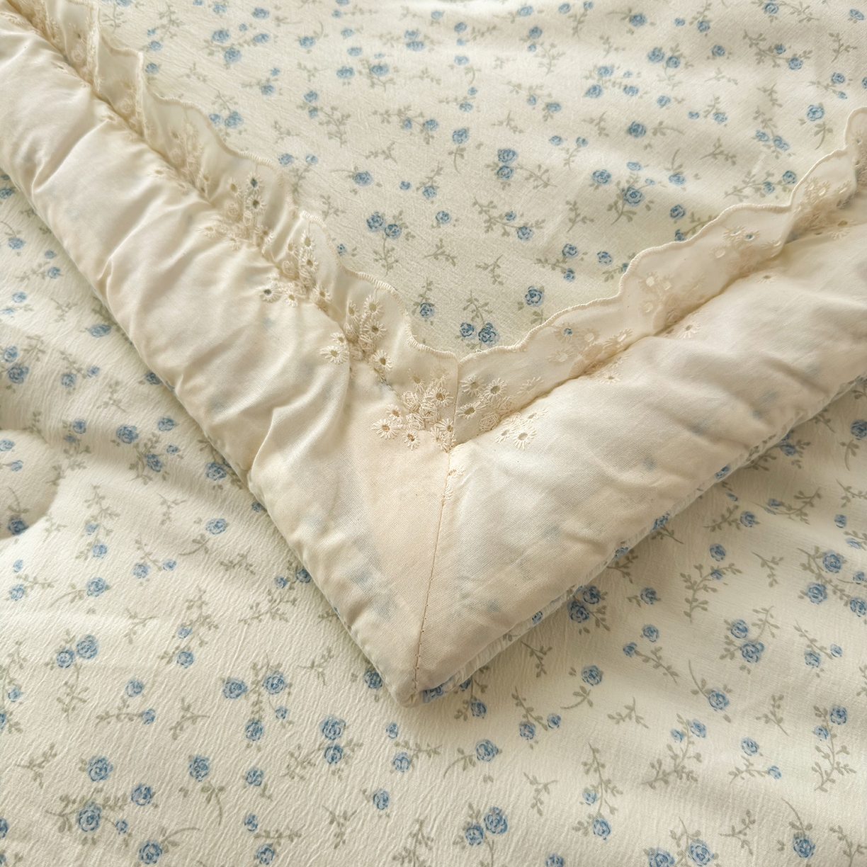 91家纺网 家纺一手货源 找家纺 景眠 2026春夏新款花边款大豆夏被夏凉被空调被 天鹅之恋