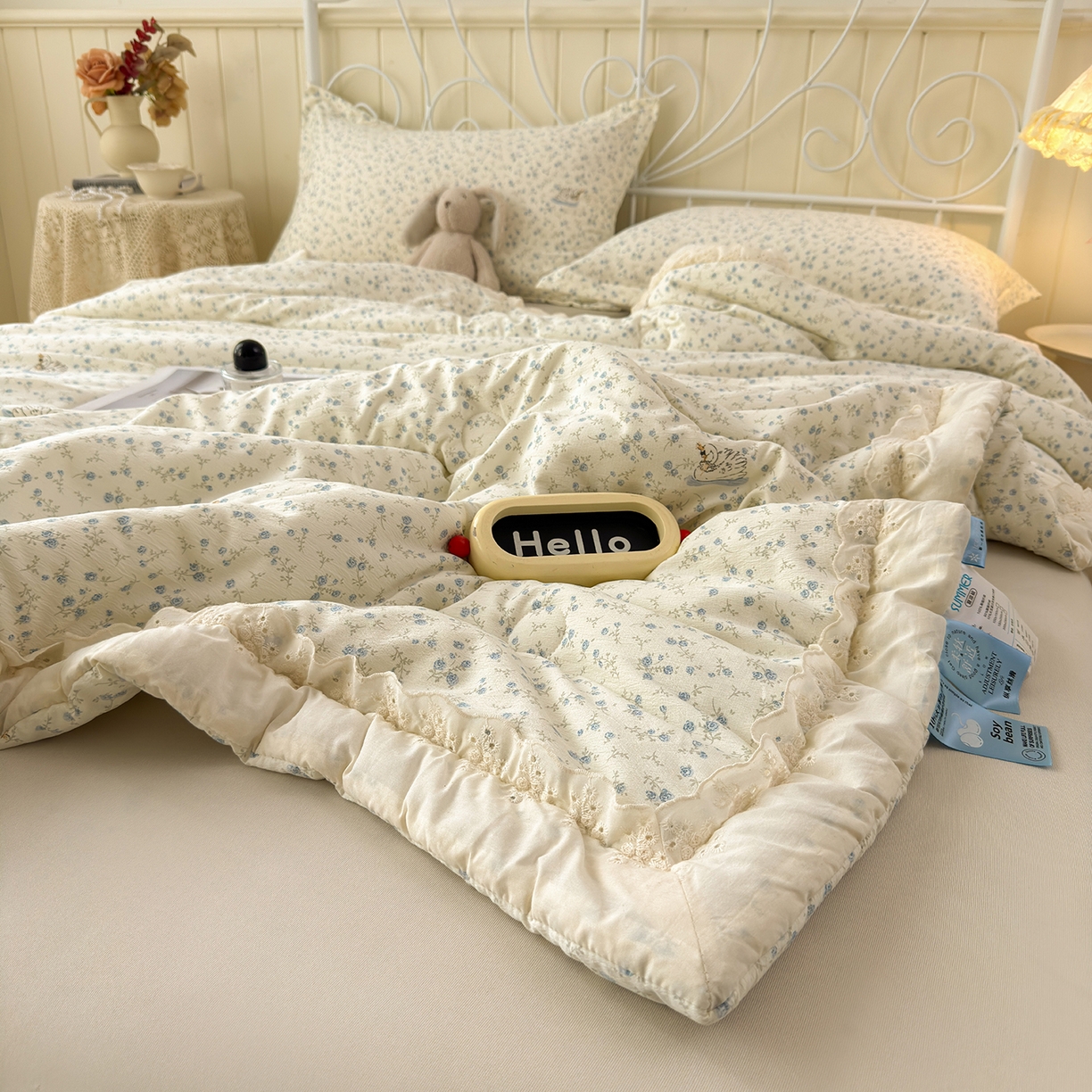 91家纺网 家纺一手货源 找家纺 景眠 2026春夏新款花边款大豆夏被夏凉被空调被 天鹅之恋