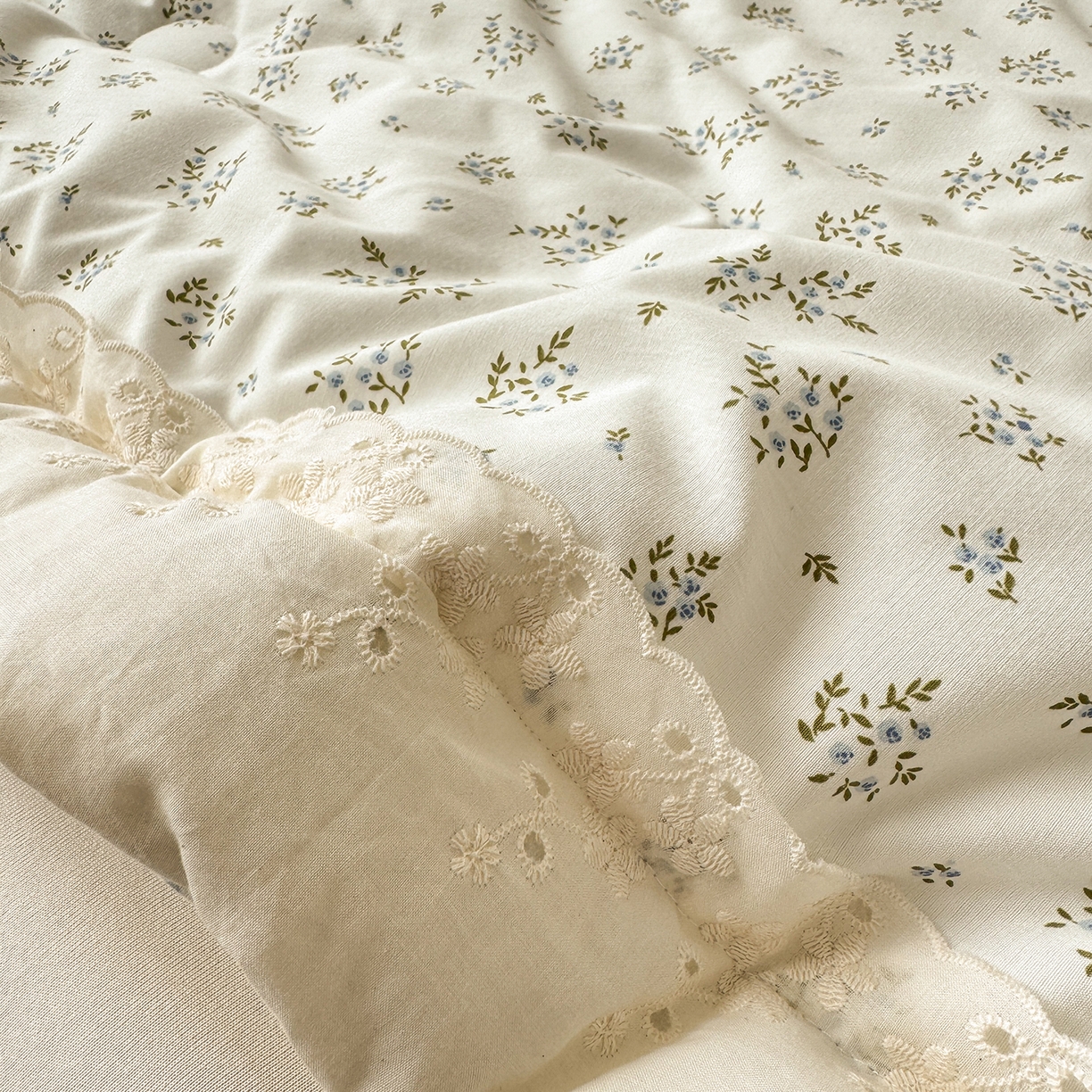 91家纺网 家纺一手货源 找家纺 景眠 2026春夏新款花边款大豆夏被夏凉被空调被 星野玫瑰