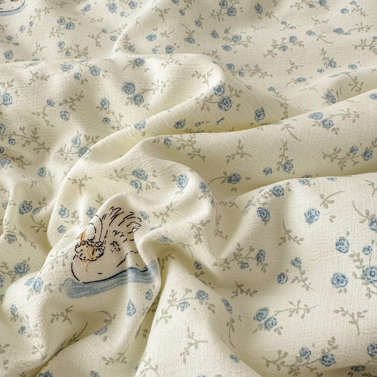 91家纺网 家纺一手货源 找家纺 景眠 2026春夏新款花边款大豆夏被夏凉被空调被 天鹅之恋