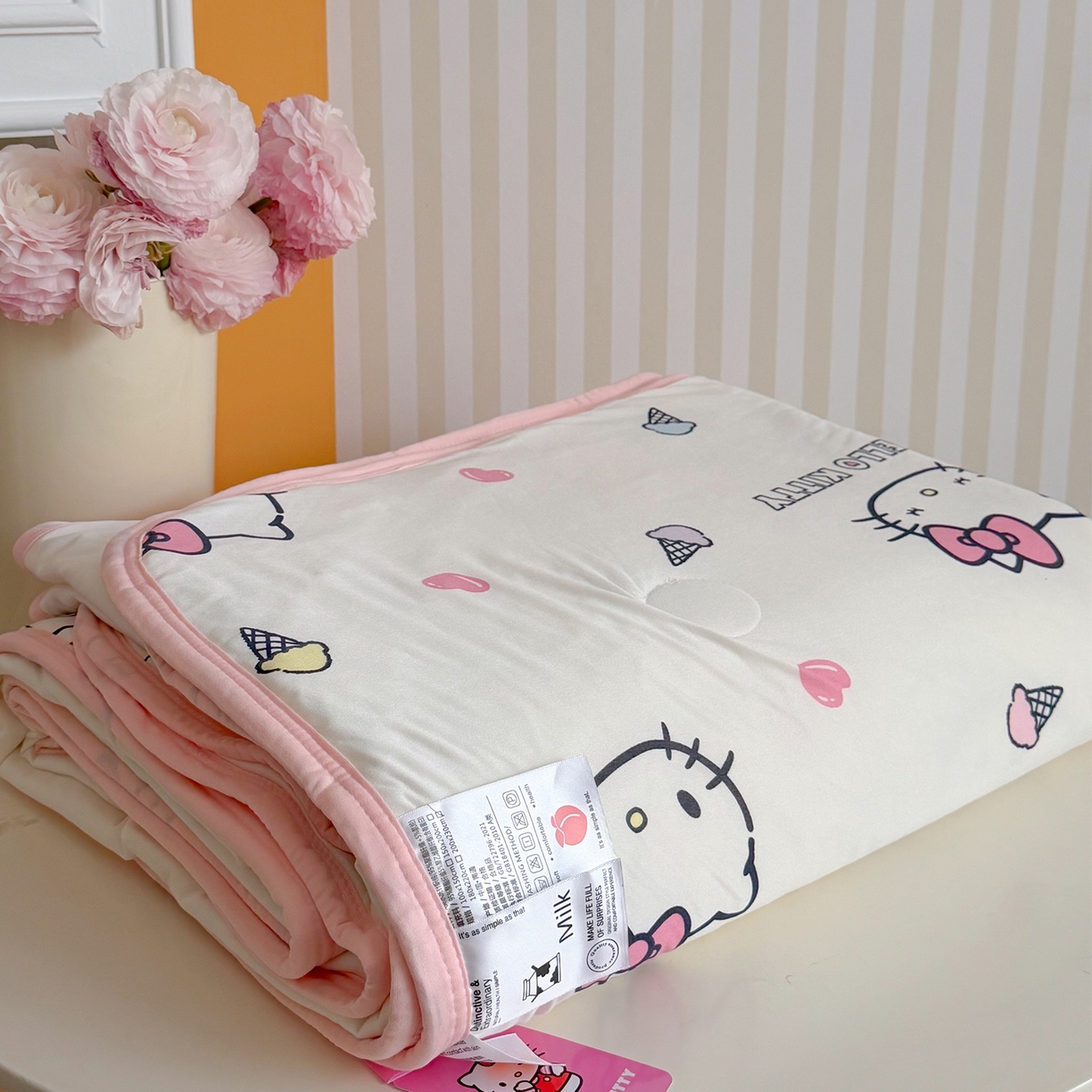 91家纺网 家纺一手货源 找家纺 桃子家居 2026新款A类三丽鸥高品质可组合凉感丝乳胶席牛奶丝针织棉软糯夏被四件套 三丽鸥夏凉-甜甜KT