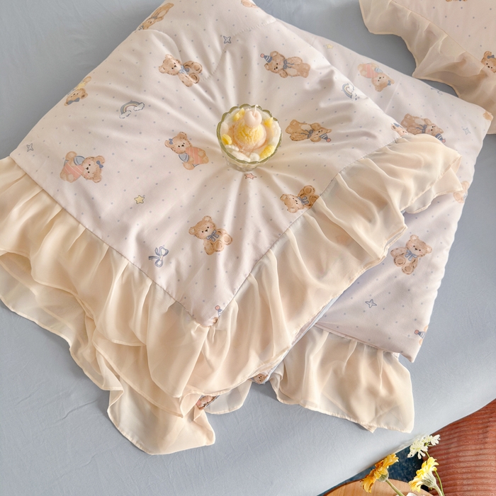 91家纺网 家纺一手货源 找家纺 港岛妹妹 2026新款雪纺花边夏被夏凉被空调被 蓝仔小熊-粉