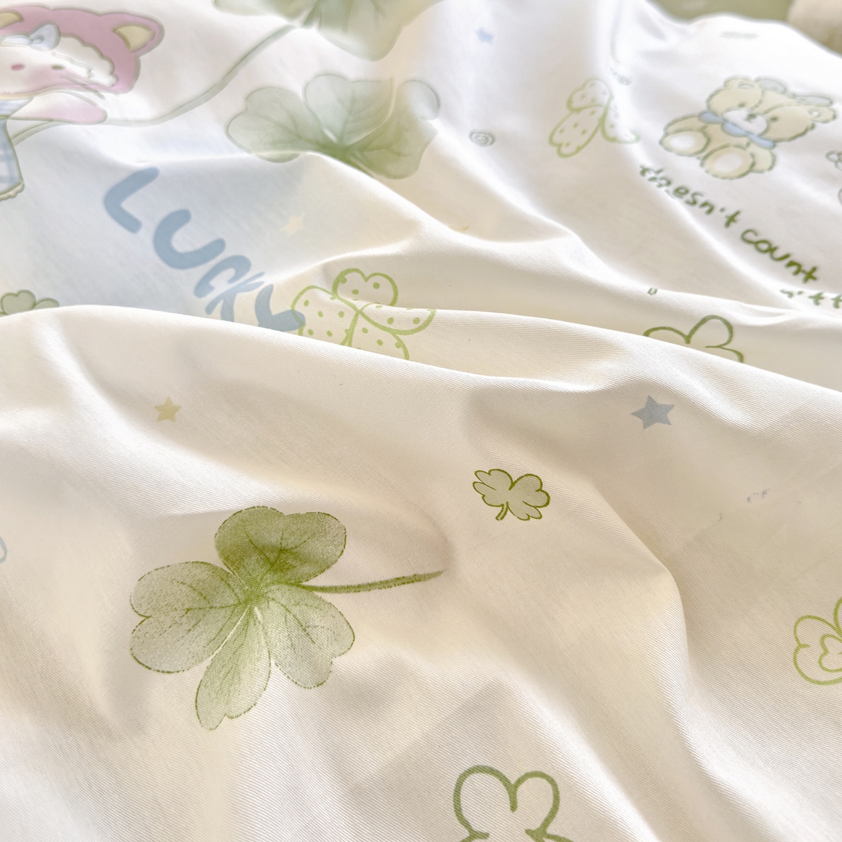 91家纺网 家纺一手货源 找家纺 洺兰家居 2026新款全棉纯棉13070小清新印花四件套 幸运四叶草