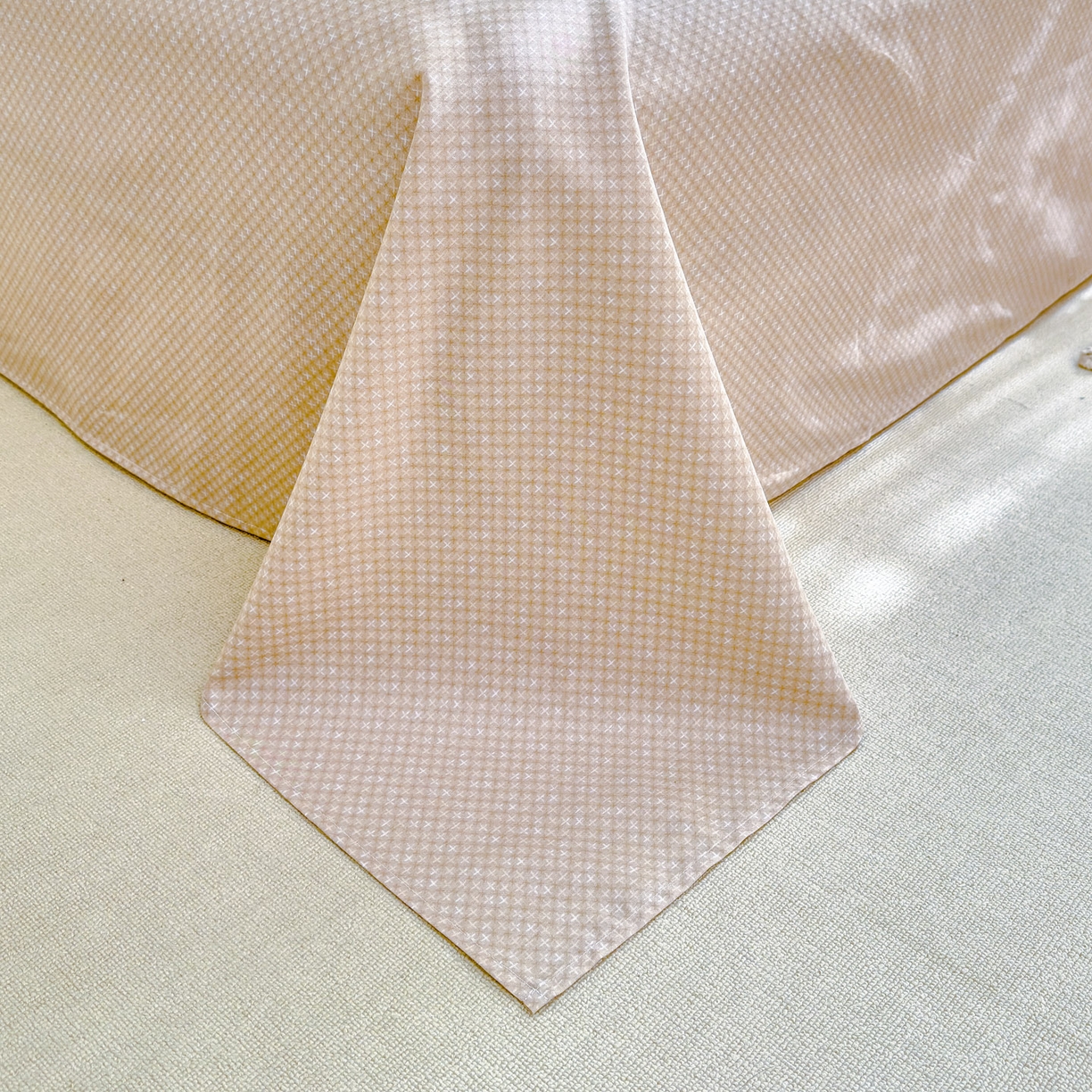 91家纺网 家纺一手货源 找家纺 洺兰家居 2026新款全棉纯棉13070小清新印花四件套 格纹小熊