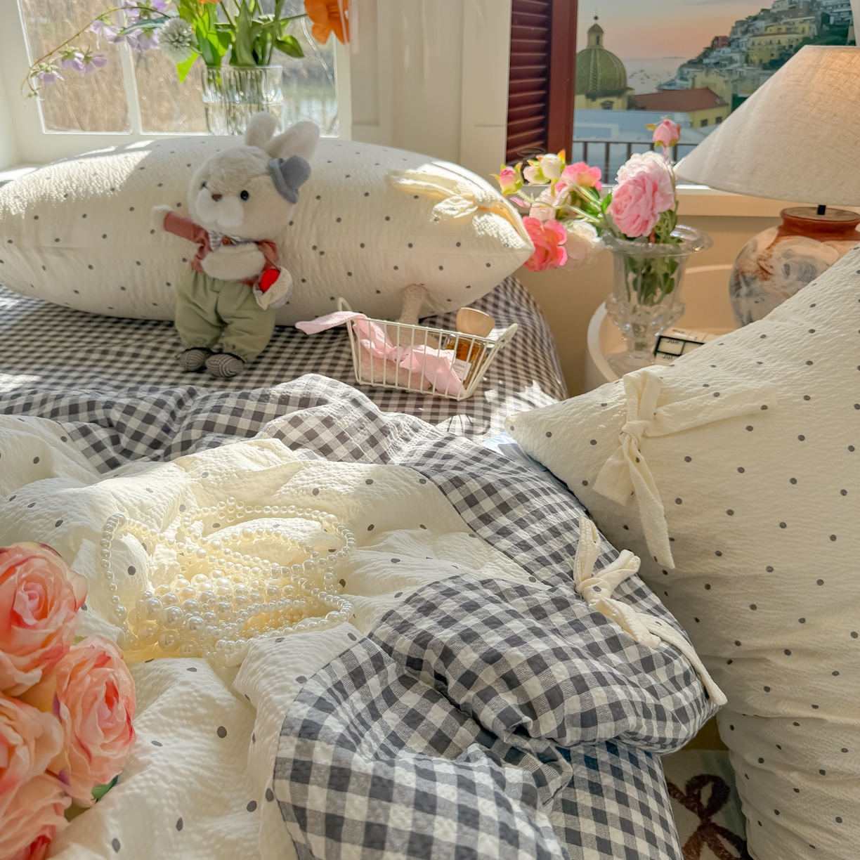 91家纺网 家纺一手货源 找家纺 爱彼家纺 2026春夏新款提花泡芙棉拼角蝴蝶结软乎乎的撸猫感单夏被夏被四件套-甜莓气泡 泡芙夏被--奶灰波点