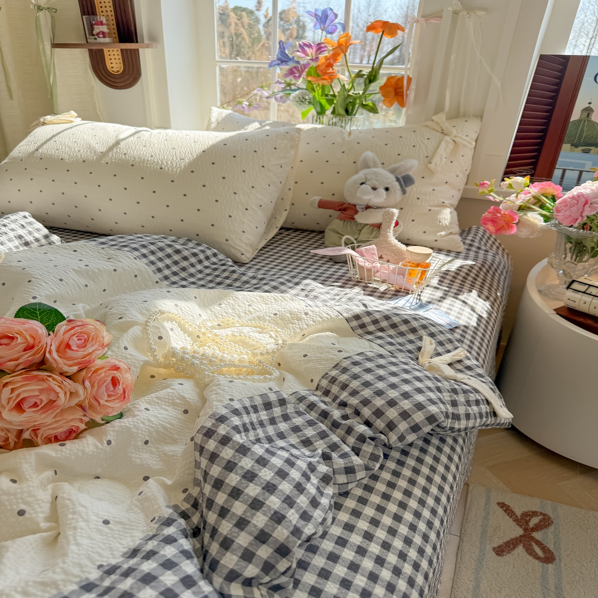 91家纺网 家纺一手货源 找家纺 爱彼家纺 2026春夏新款提花泡芙棉拼角蝴蝶结软乎乎的撸猫感单夏被夏被四件套-甜莓气泡 泡芙夏被--奶灰波点