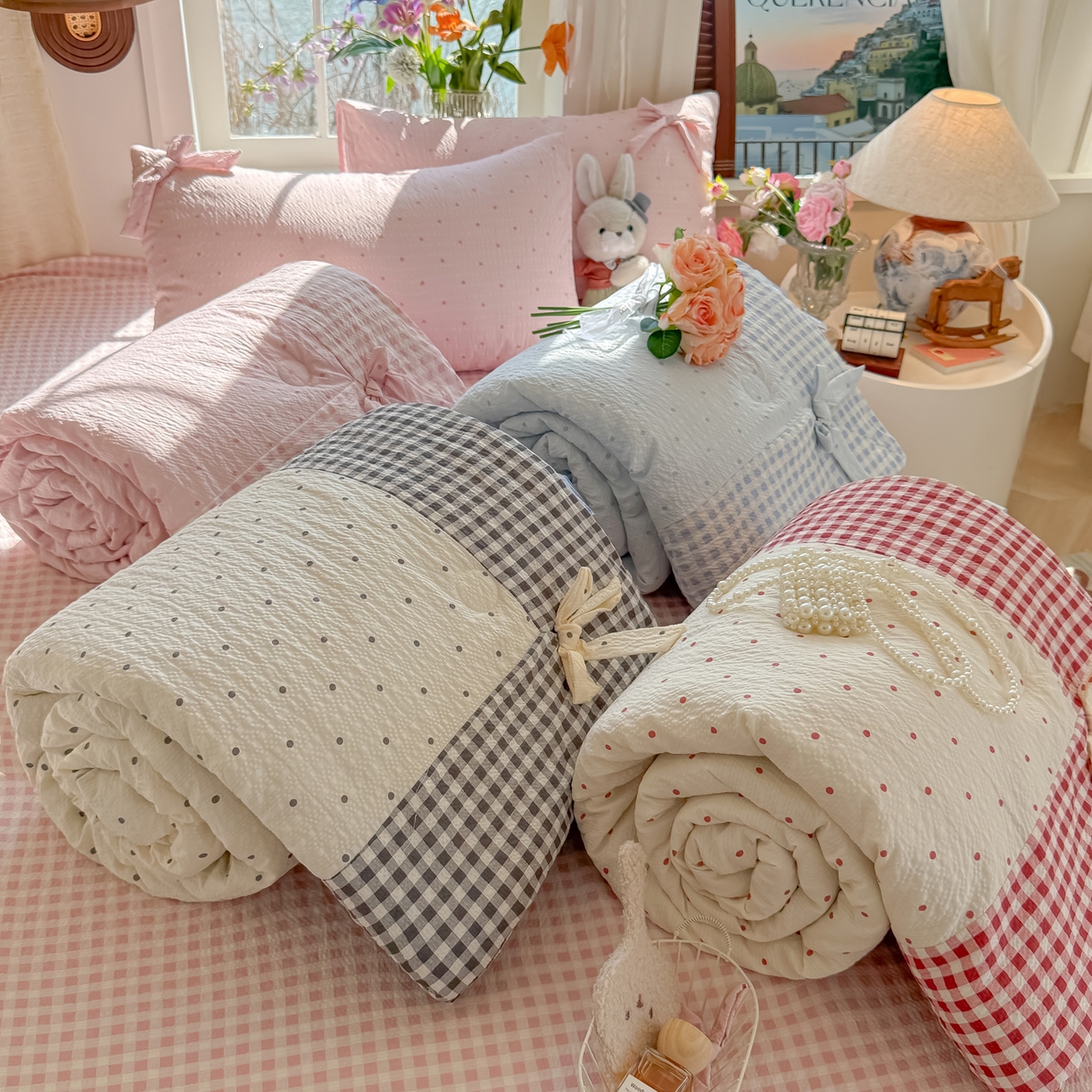 爱彼家纺 2026春夏新款提花泡芙棉拼角蝴蝶结软乎乎的撸猫感单夏被夏被四件套-甜莓气泡 组合图仅供参考不可下单