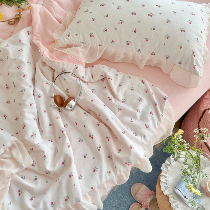 91家纺网 家纺一手货源 找家纺 港岛妹妹 2026新款雪纺花边夏被夏凉被空调被 小草莓