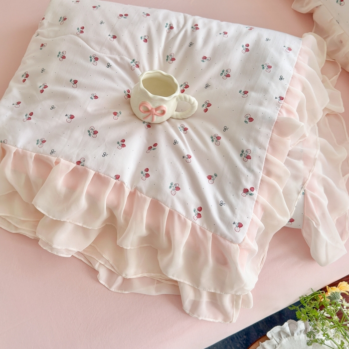 91家纺网 家纺一手货源 找家纺 港岛妹妹 2026新款雪纺花边夏被夏凉被空调被 小草莓