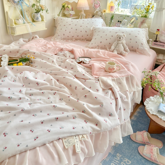 91家纺网 家纺一手货源 找家纺 港岛妹妹 2026新款雪纺花边夏被夏凉被空调被 小草莓