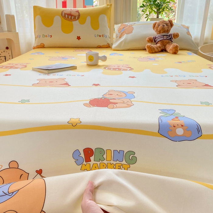 91家纺网 家纺一手货源 找家纺 晓时候 20226新款细纱原棉老粗布床单印花床单单件凉席三件套 萌趣小熊