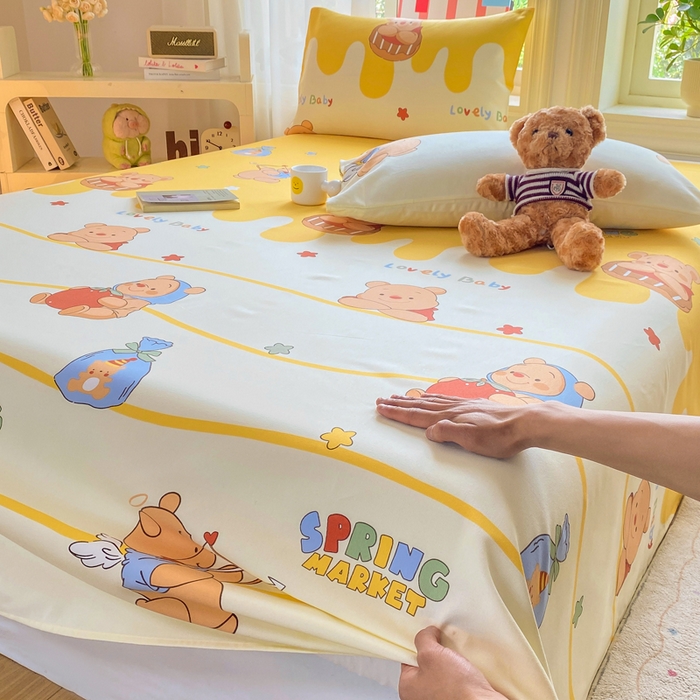 91家纺网 家纺一手货源 找家纺 晓时候 20226新款细纱原棉老粗布床单印花床单单件凉席三件套 萌趣小熊