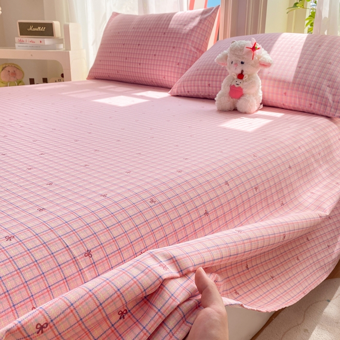 91家纺网 家纺一手货源 找家纺 晓时候 20226新款细纱原棉老粗布床单印花床单单件凉席三件套 粉格蝴蝶结