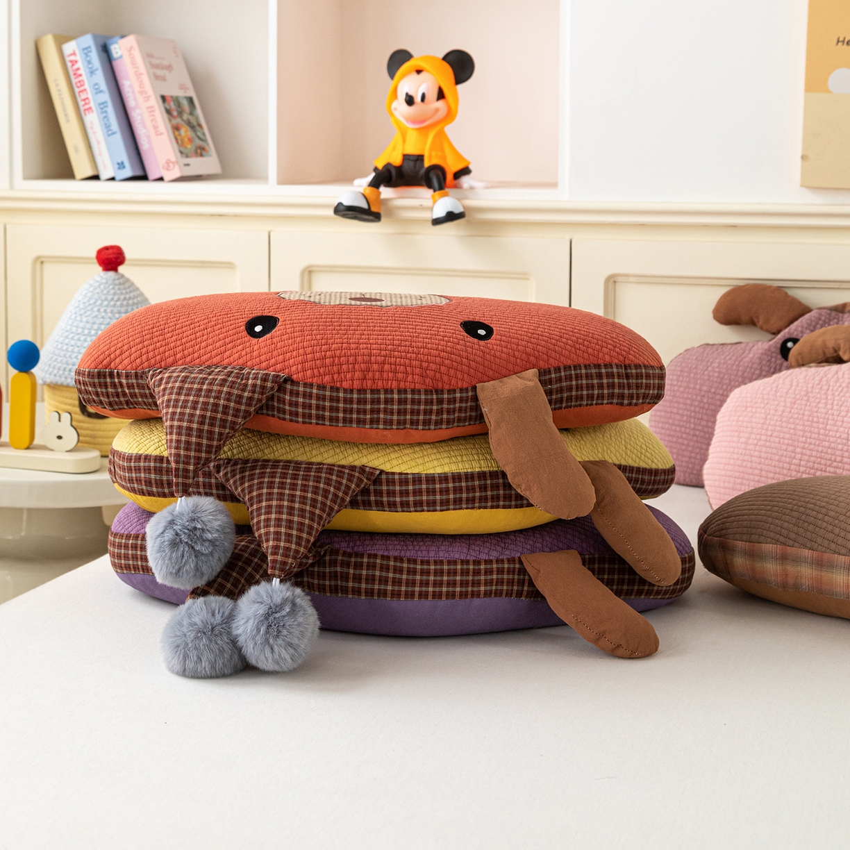 91家纺网 家纺一手货源 找家纺 卓昌枕芯 2026新款全棉圣诞熊卡通荞麦枕可拆洗枕芯枕头 组合图仅供展示不可下单