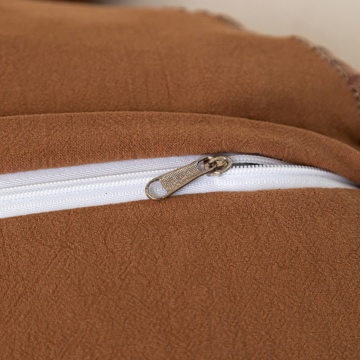 91家纺网 家纺一手货源 找家纺 卓昌枕芯 2026新款全棉圣诞熊卡通荞麦枕可拆洗枕芯枕头 圣诞熊 -咖