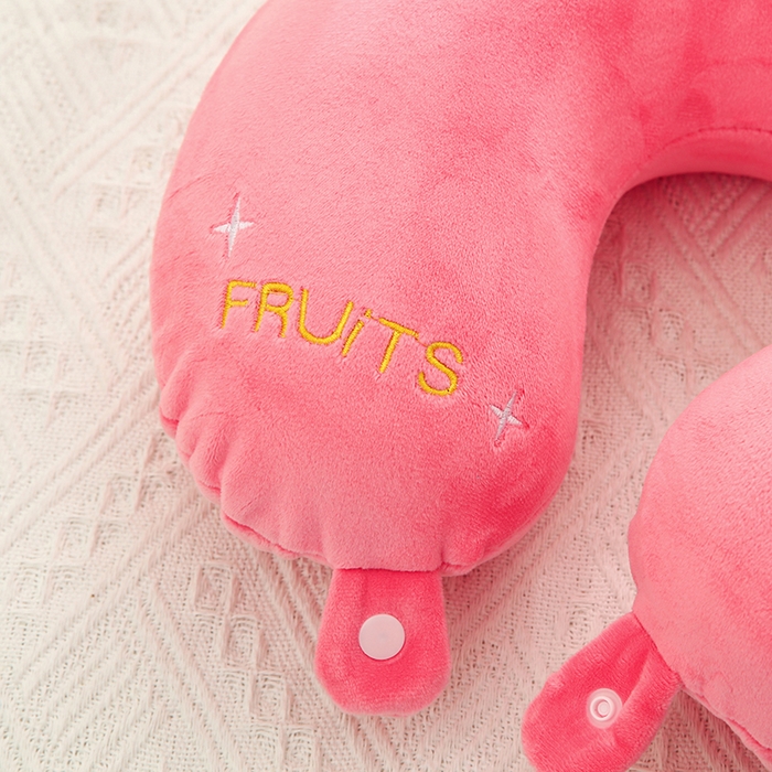 91家纺网 家纺一手货源 找家纺 天之悦家纺 2026新款卡通U型枕记忆棉可拆洗护颈枕趴趴枕 苹果粉 记忆棉可拆洗