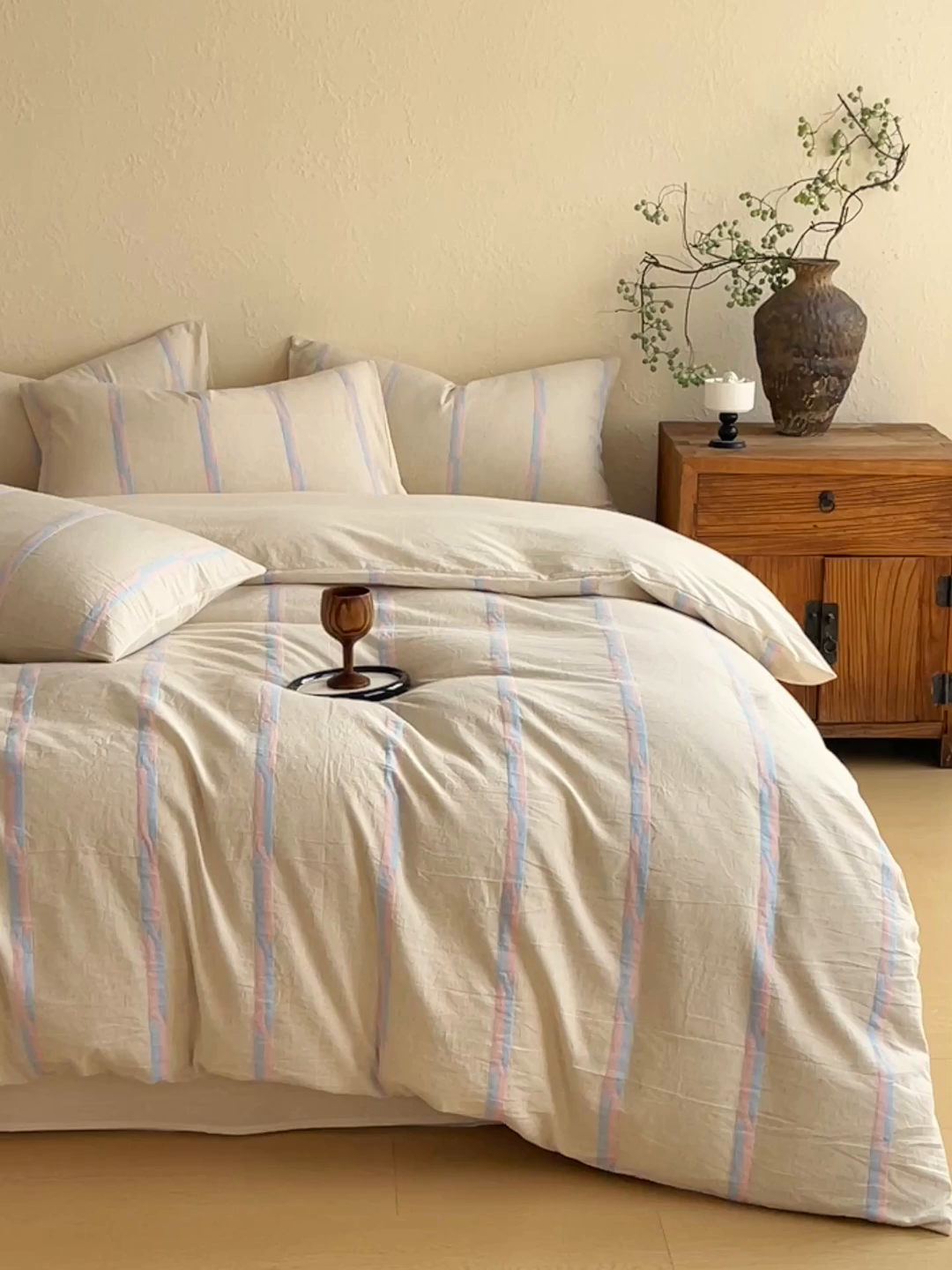 91家纺网 家纺一手货源 找家纺 （总）琪格格纺织 2026新款A类棉麻亚麻侘寂风条纹提花四件套-平行线系列